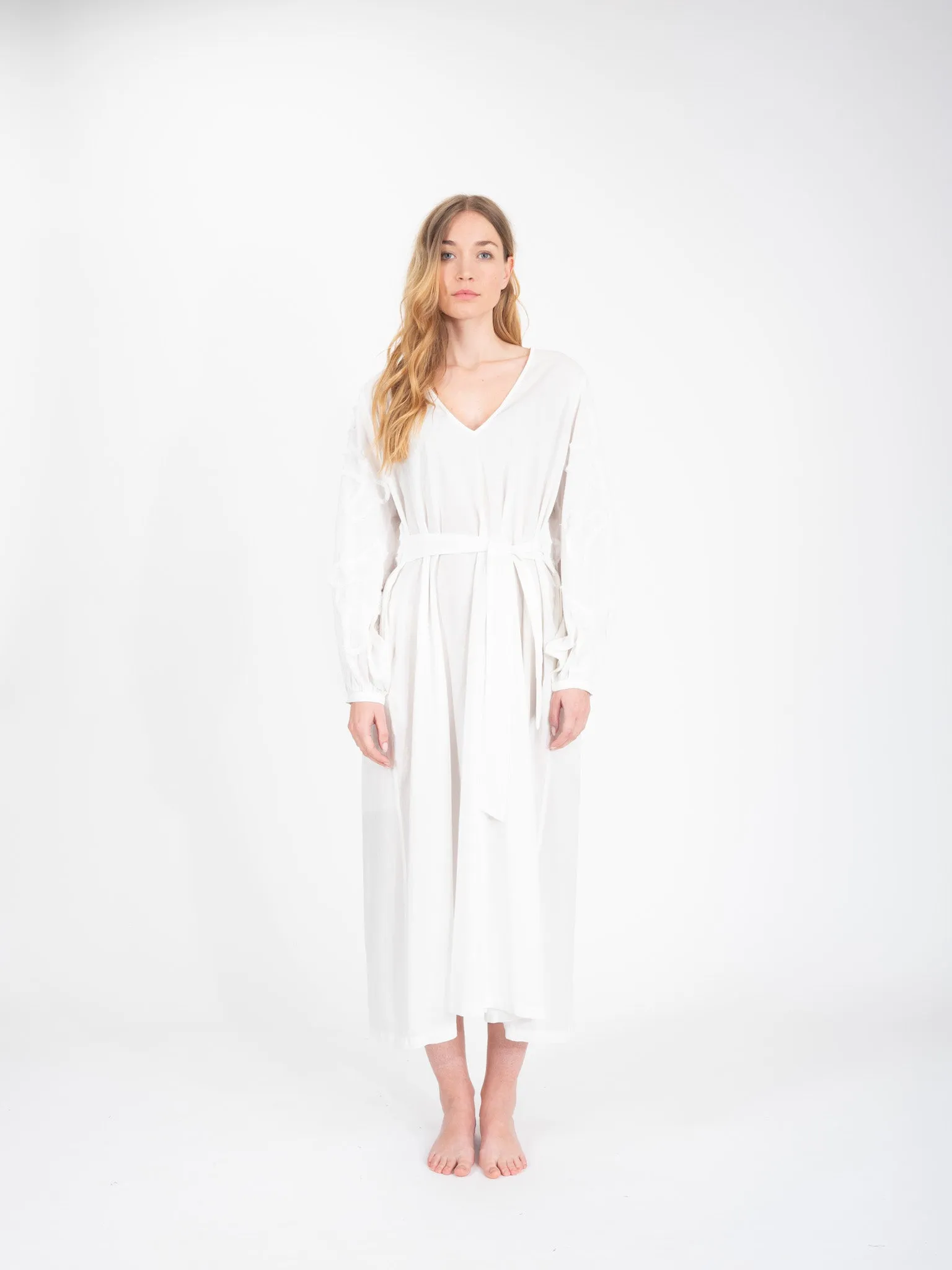 Robe longue blanche brodée Satya